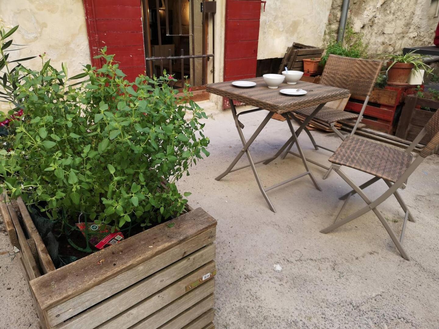 La Maison Des Hautures Arles Exterior foto